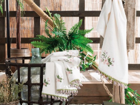 Dowry Towel - Serviette en bambou brodée à la main Magnolia Dowery Crème 100259789 - Turkey