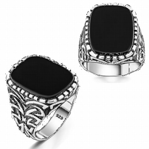 Black Onyx Silver Ring with Motifs on the Edges 100349308
