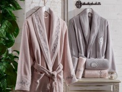 Set Robe - Sultan Luxus-Bademantel-Set aus bestickter Baumwolle Pudergrau 100259778 - Turkey