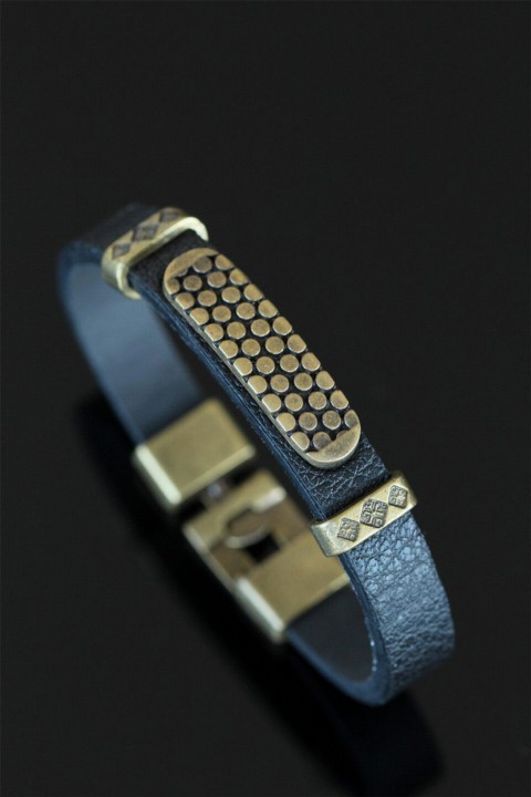 Bracelet - سوار جلد أزرق كحلي للرجال مزود بإكسسوارات معدنية مقلوبة 100327902 - Turkey